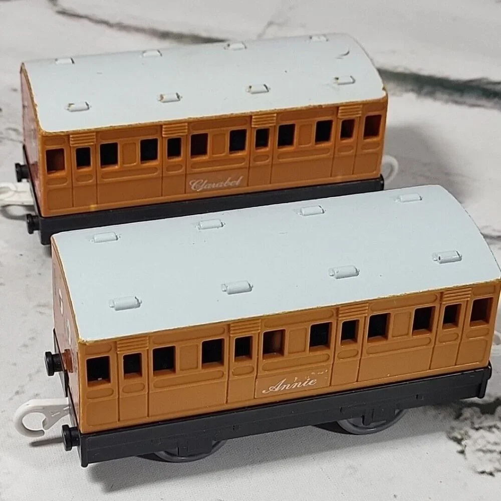 Thomas and Friends Train Track Replacement Cars Lot of 8‎